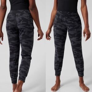 Athleta Salutation Camo Jogger Pants Gray Stretch Sz M